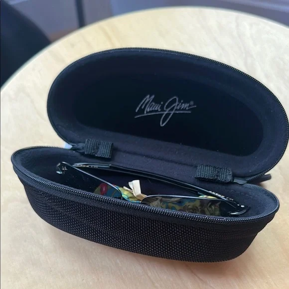 Maui Jim Breakwall Polarized Black Sunglasses with Case